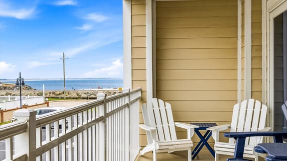 WATER VIEWS 3bd 2ba Condo w Pool - Image 1