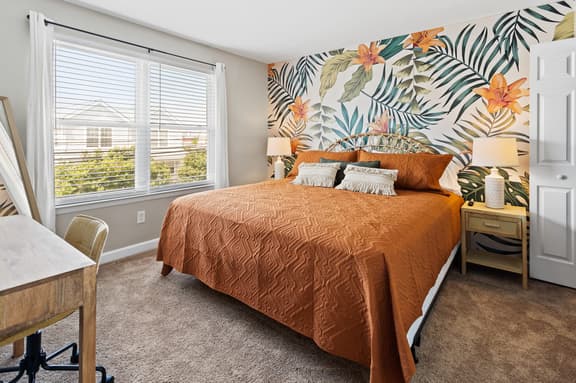 3BR Palm Bliss | Quiet AC North End + Backyard! - Image 1
