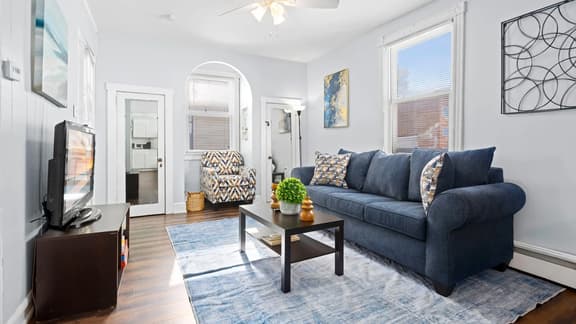 Cozy 1BR Beach Retreat - Walk to Beach w/ Parking - Image 1