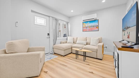 2br Condo Steps to Beach w Pool & Parking! - Image 1