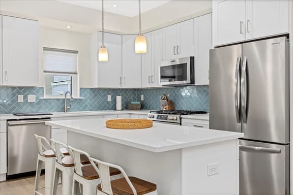 Coastal Comfort | 3BR Townhouse by Beach - Image 1