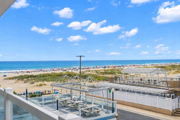 Beachfront WW Crest Condo! Sleeps 6 - Image 1